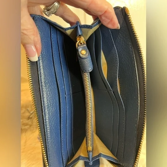 CHLOE VINTAGE ELISE BLUE LEATHER ZIP WALLET - Picture 13 of 16